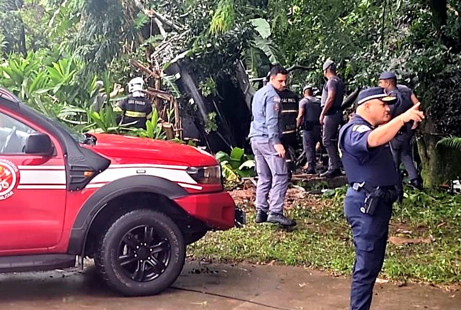 Helicóptero cai em Barueri: Sete pessoas resgatadas com vida após acidente