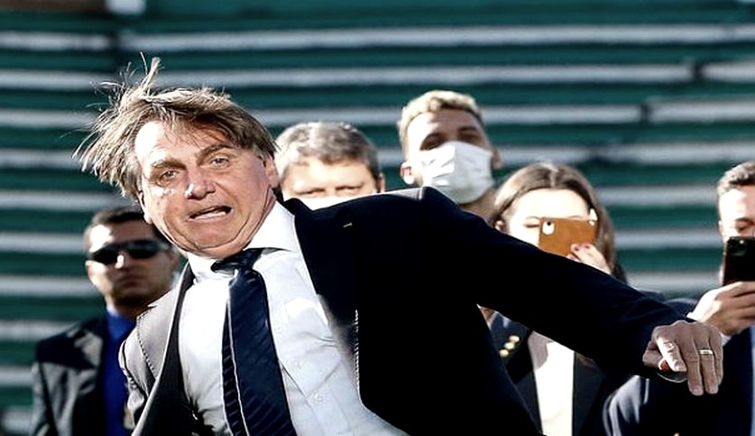 Bolsonaro tá chegando naquele evento na Paulista todo estabanado