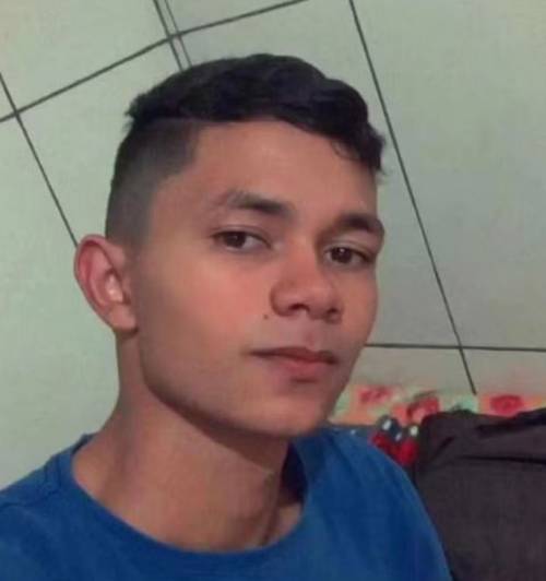 Jovem flagrado dando 'grau' em moto é perseguido pela PM e morto na porta de casa no interior do MA — Foto: Divulgação