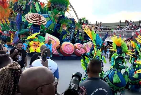 DESFILE ROSAS DE OURO NO CARNAVAL 2024